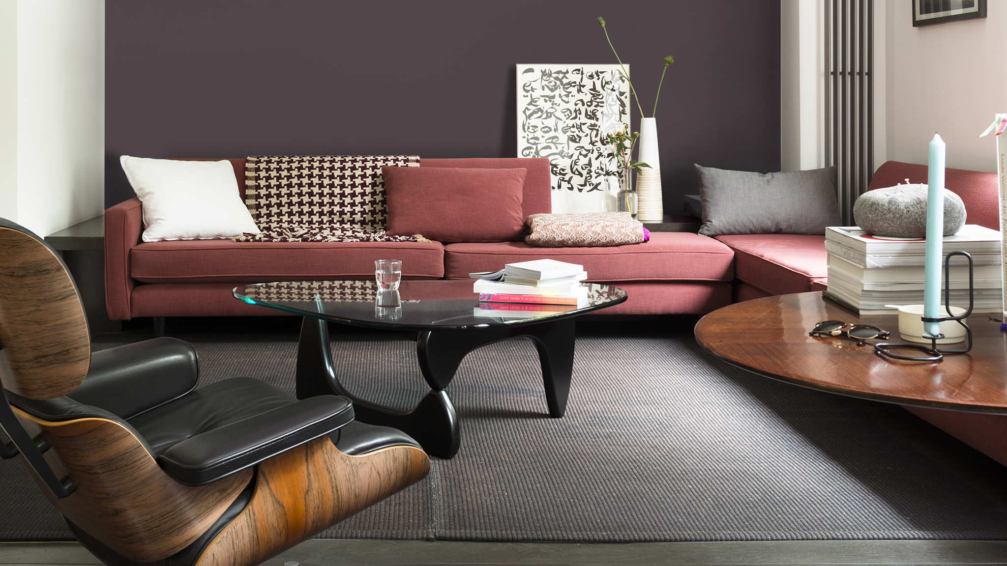 Heritage colours offer classic style Насыщенный шоколадный оттенок красного наполнит ваш интерьер драмой.