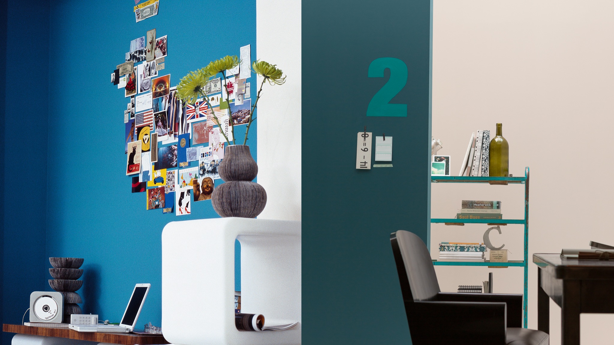 Push walls back with a cool colour Прохладные оттенки помогают увеличить пространство и сделать его светлее. Выберите бледные оттенки серого, синего и зеленого для максимального осветления.